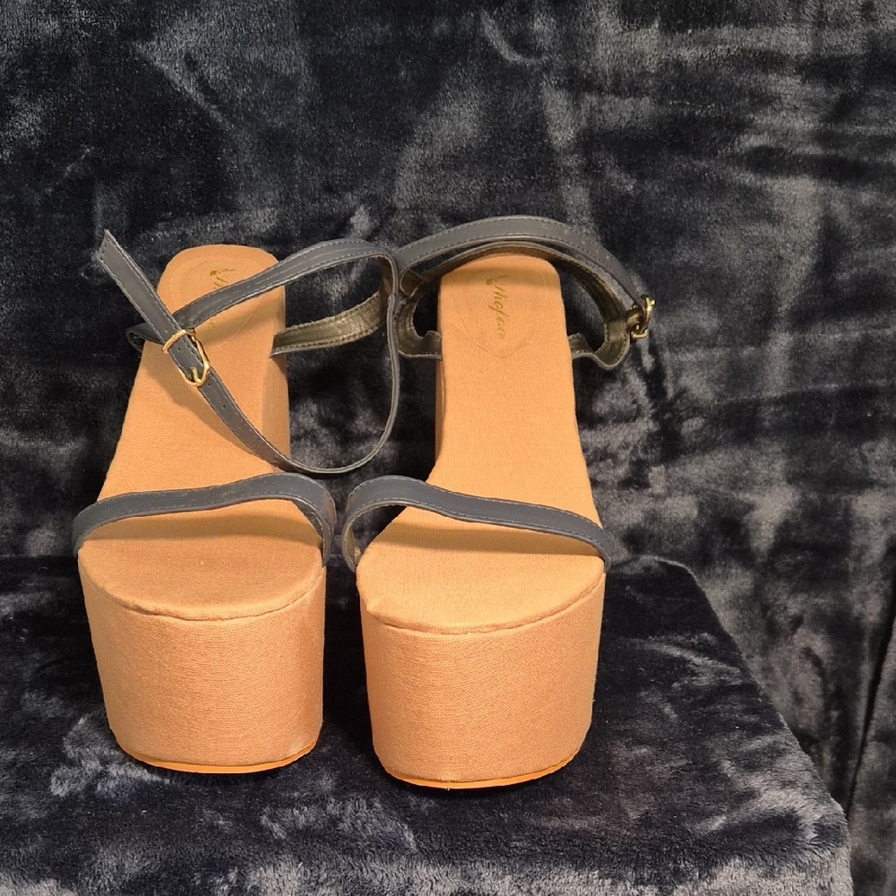 Elegant Gray Platform Sandals